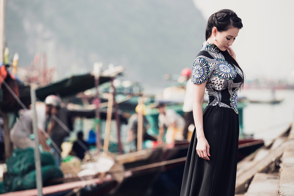 Hoa hậu quý bà châu Á diện áo dài giữa Hạ Long nên thơ - 5 Hào Hoa