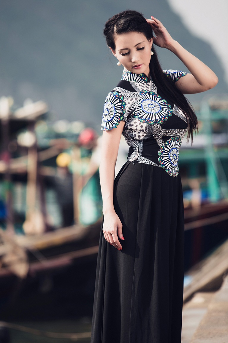 Hoa hậu quý bà châu Á diện áo dài giữa Hạ Long nên thơ - 6 Hào Hoa