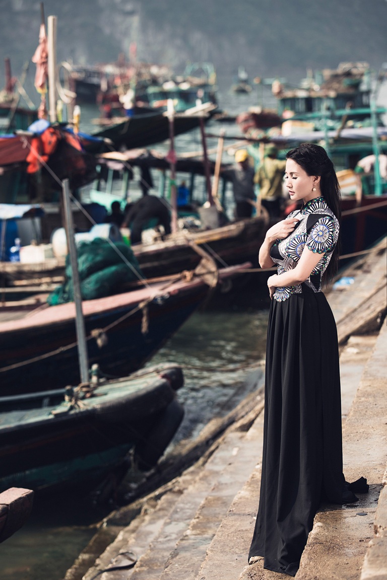 Hoa hậu quý bà châu Á diện áo dài giữa Hạ Long nên thơ - 7 Hào Hoa