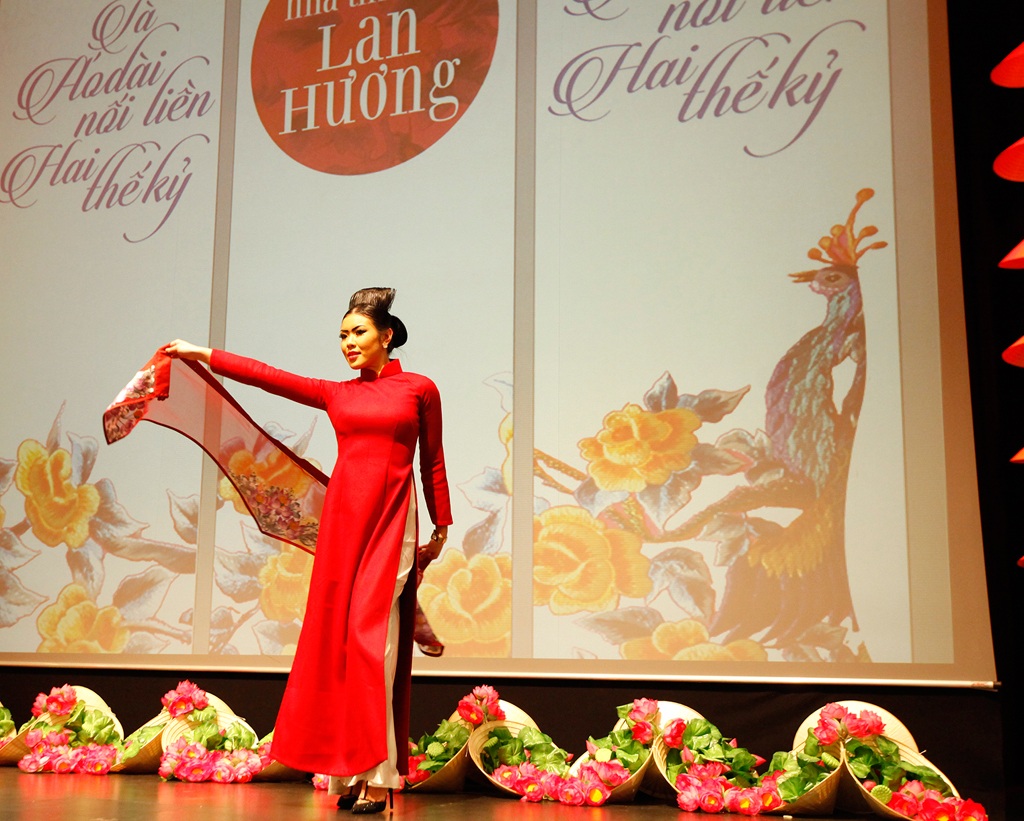 Những hình ảnh trong đêm diễn của NTK Lan Hương