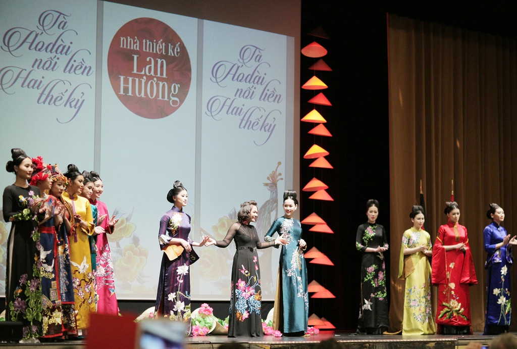 Những hình ảnh trong đêm diễn của NTK Lan Hương