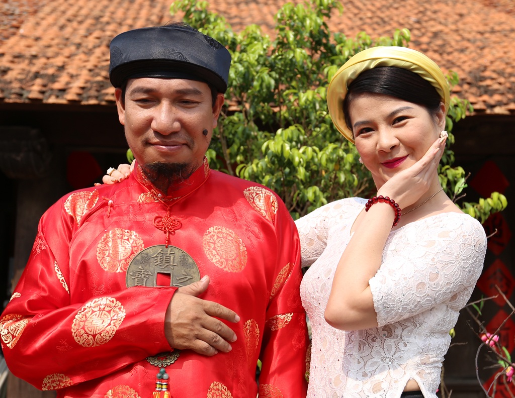 “Vợ chồng” Quang Thắng- Kim Oanh vất vả chuyện con cái - 4 Là quan thét ra lửa ở ngoài nhưng về nhà, quan Bợm lại rất sợ vợ