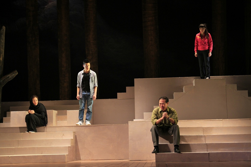 “Những chấn động còn lại” và nạn tham nhũng nhức nhối - 4 Hào Hoa