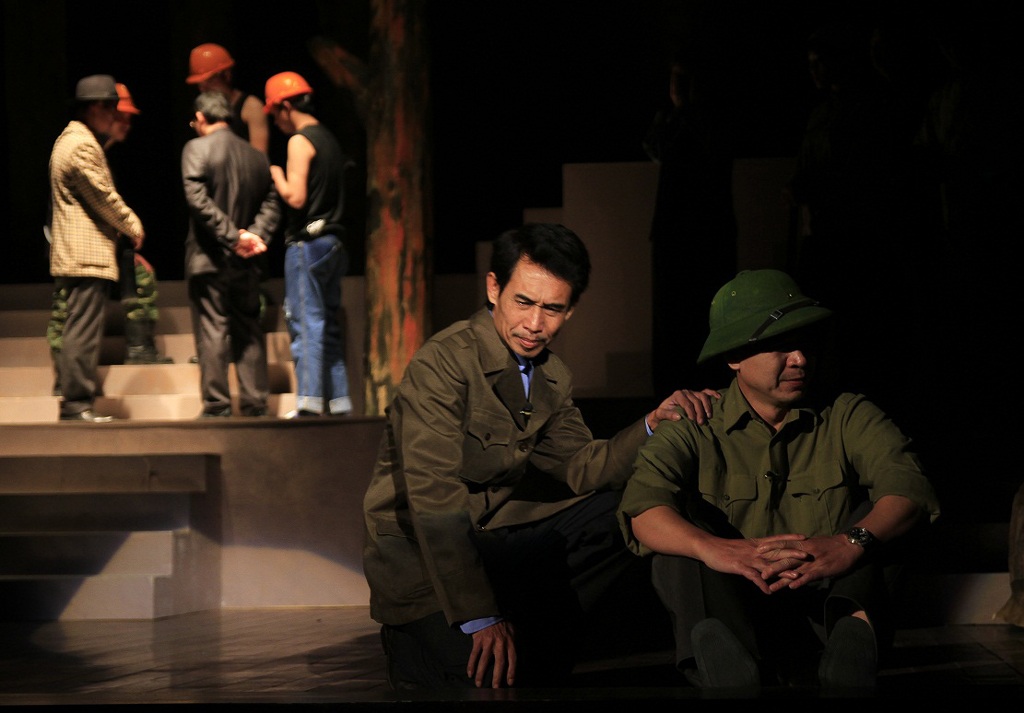 “Những chấn động còn lại” và nạn tham nhũng nhức nhối - 2 Hào Hoa