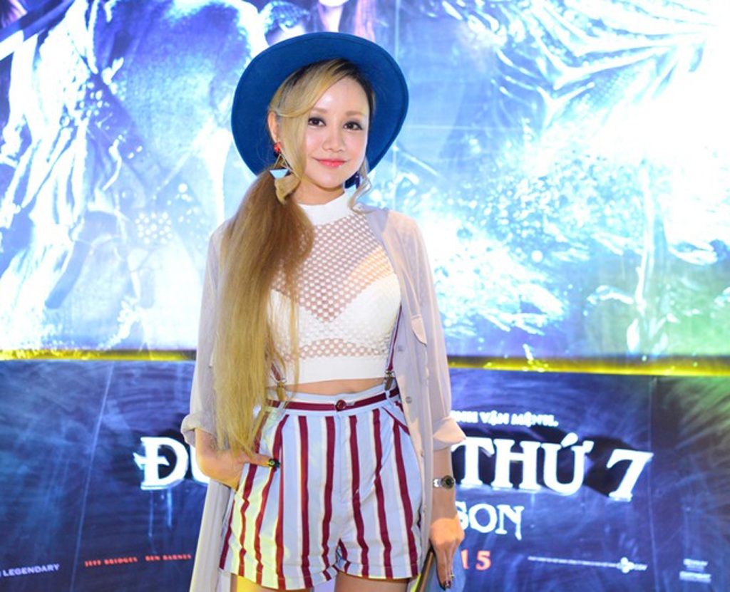 MC Việt Nga- “Mỗi lần một trang phục quái” - 3 Xuất hiện ở bất cứ đâu, MC Việt Nga cũng luôn nổi bật với phục trang của mình