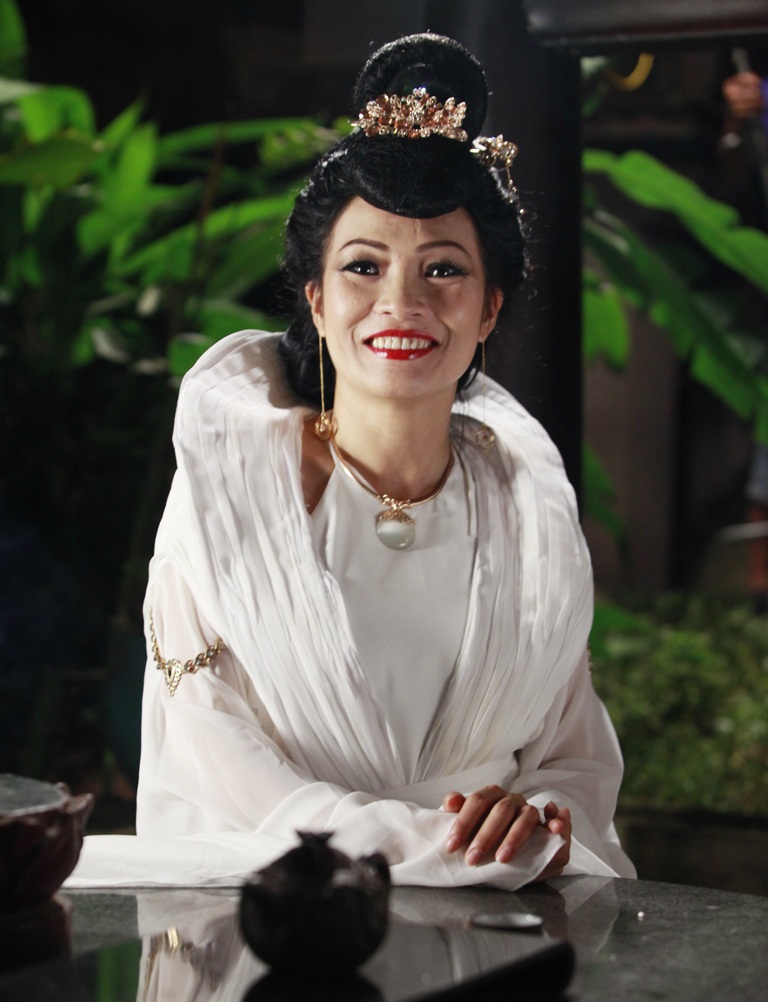 Ca sỹ Phương Thanh hóa thân thành… Hằng Nga tiên nữ tuổi 40 - 6 Hào Hoa