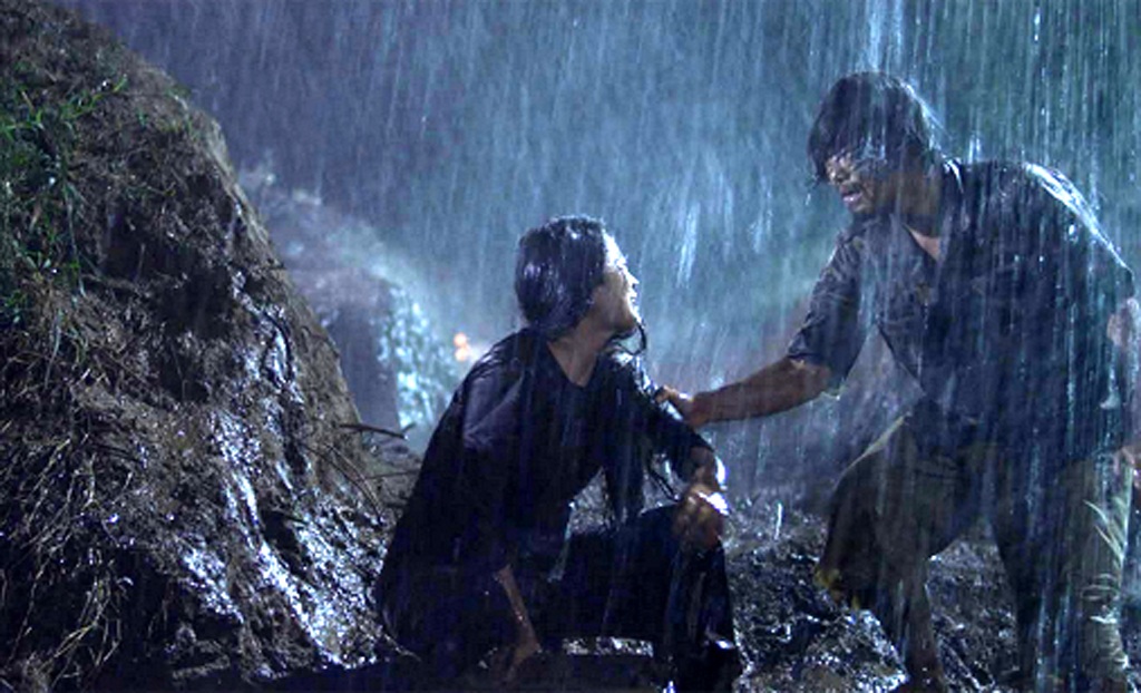 Thúy Hằng trở lại màn ảnh vì những câu chuyện hôn nhân tan vỡ - 2 Thúy Hằng đóng vai Bưởi trong Những đứa con của làng với nhiều vất vả