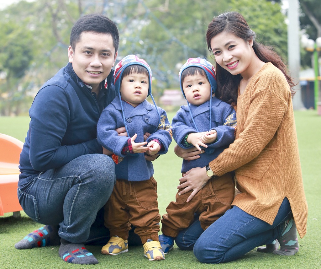 Ngày Tết, MC Hoàng Linh tận dụng từng giây phút cho gia đình - 3 Tết đã về rất gần. Năm mới dường như đã gõ cửa từng nhà.