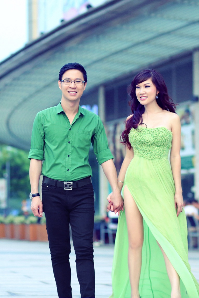 MC Anh Quân và Kavie Trần làm cặp đôi ngọt ngào trên phố ngày 8/3 - 5 Hào Hoa