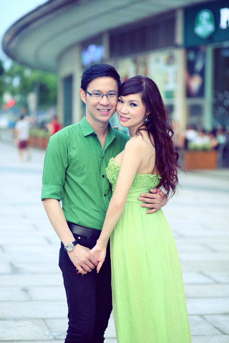 MC Anh Quân và Kavie Trần làm cặp đôi ngọt ngào trên phố ngày 8/3 - 4 Hào Hoa