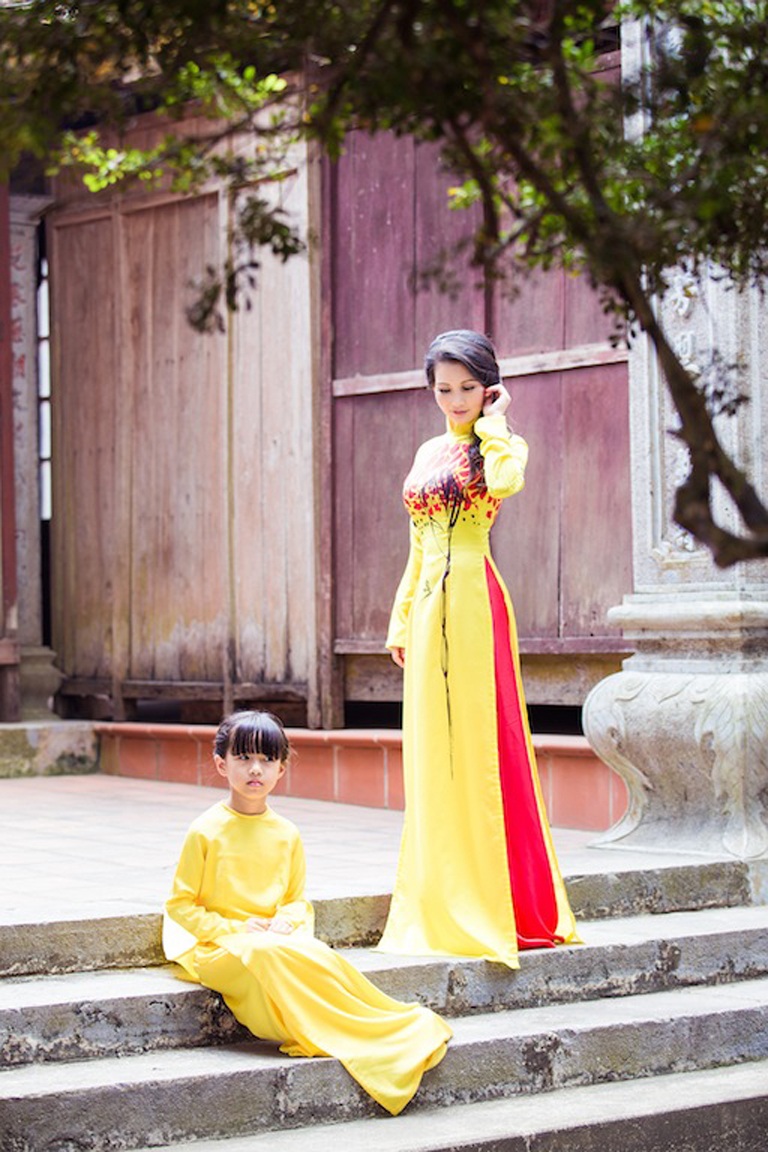 Hai hoa hậu Quý bà đọ dáng với áo dài - 9 H.H