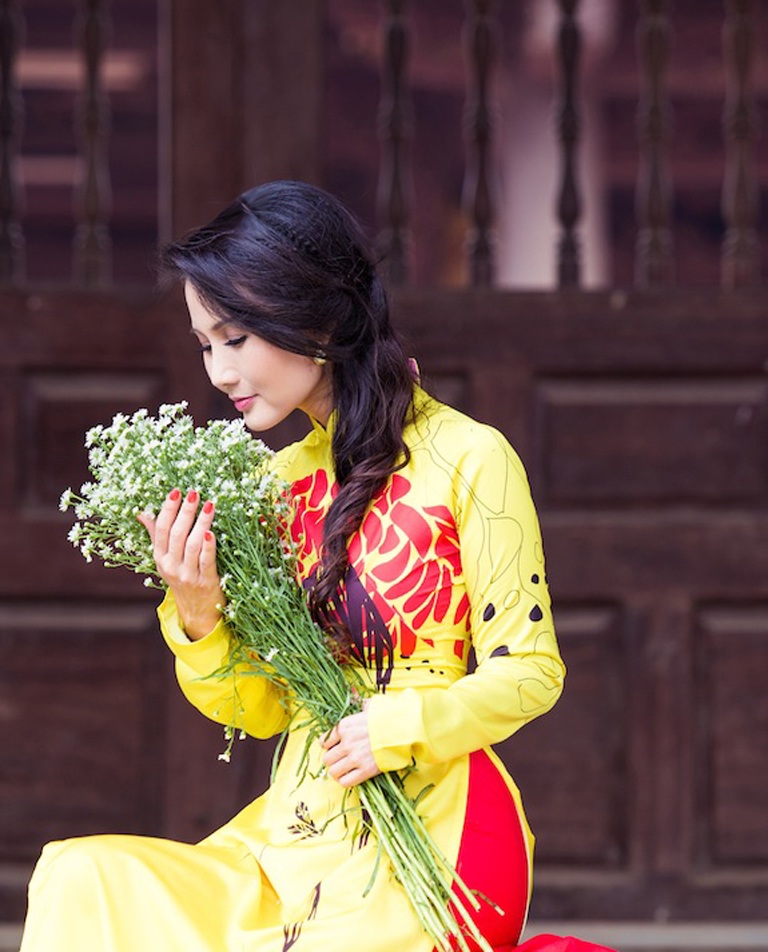 Hai hoa hậu Quý bà đọ dáng với áo dài - 6 Hoa hậu Quý bà châu Á Sonya Sương Đặng rất thích mặc áo dài truyền thống