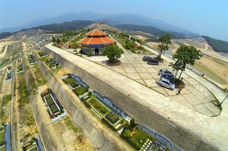 Kỳ lạ: chưa chết đã xây mộ sẵn cho cả nhà - 3 “Biết
được khi chết mình nằm ở đâu yên tâm lắm!”
