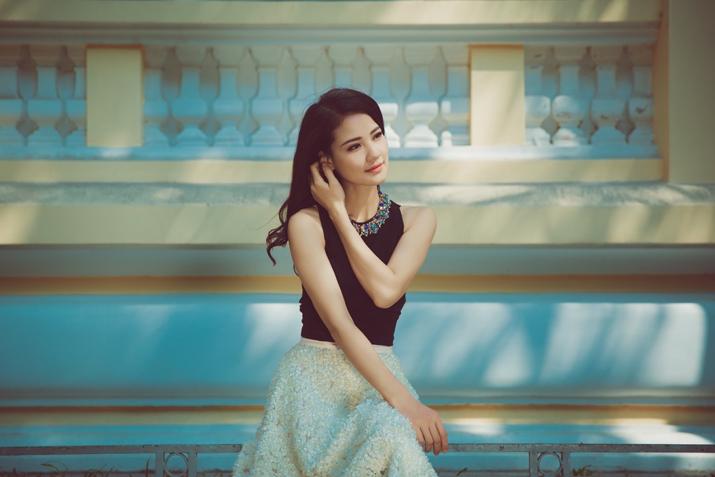 Hoa hậu Trần Thị Quỳnh giản dị với xu hướng “crop top” - 2 Hào Hoa