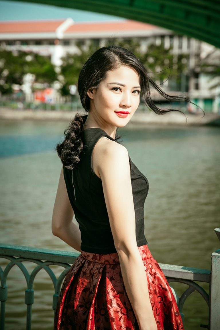 Hoa hậu Trần Thị Quỳnh giản dị với xu hướng “crop top” - 4 Hào Hoa