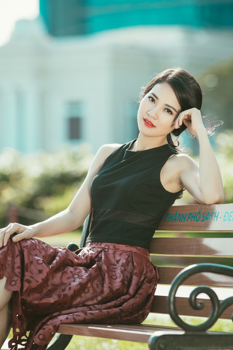 Hoa hậu Trần Thị Quỳnh giản dị với xu hướng “crop top” - 9 Hào Hoa
