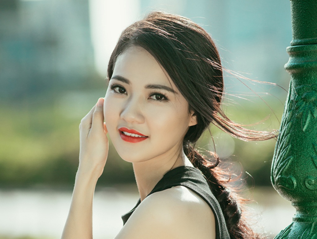 Hoa hậu Trần Thị Quỳnh giản dị với xu hướng “crop top” - 6 Hào Hoa