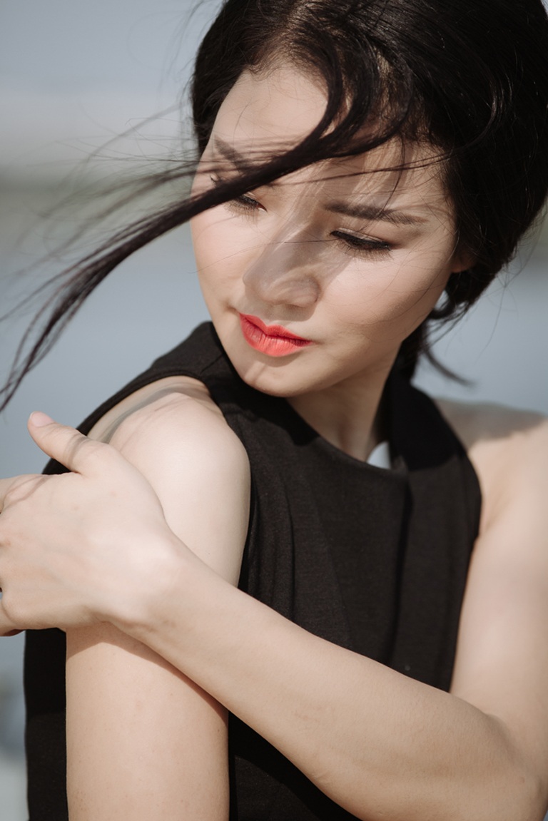 Hoa hậu Trần Thị Quỳnh giản dị với xu hướng “crop top” - 5 Hào Hoa