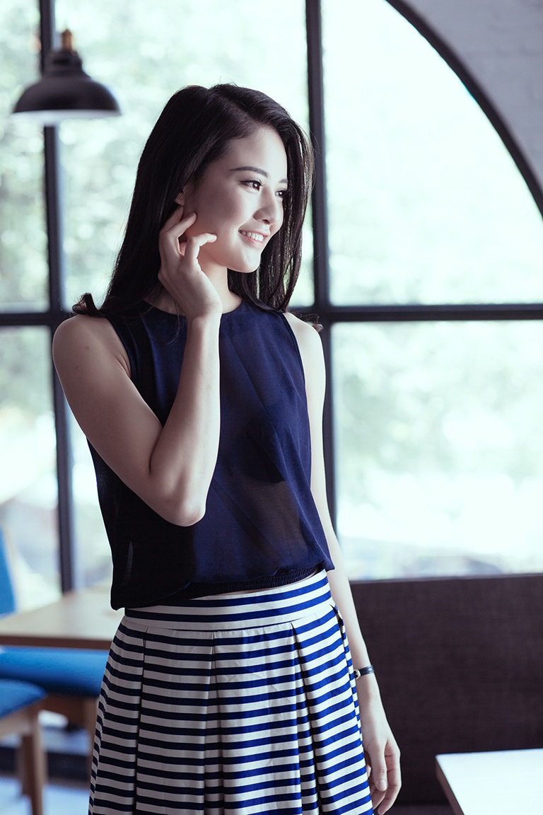 Hoa hậu Trần Thị Quỳnh táo bạo diện áo trong suốt - 8 Hào Hoa