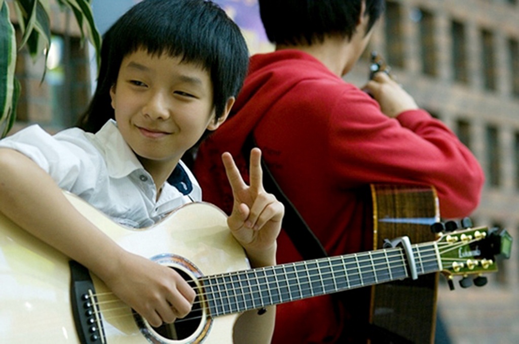 Thần đồng guitar Hàn Quốc đến Việt Nam - 2 Sungha Jung sẽ có buổi biểu diễn tại Việt Nam vào 18-19/4