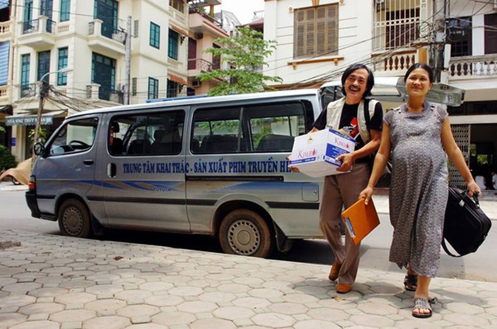 Nghệ sĩ Giang “còi” chia sẻ về nghề diễn và 2 cuộc hôn nhân sóng gió - 3 Tất cả những người phụ nữ sống quanh tôi đều thiệt thòi cả - anh chia sẻ.