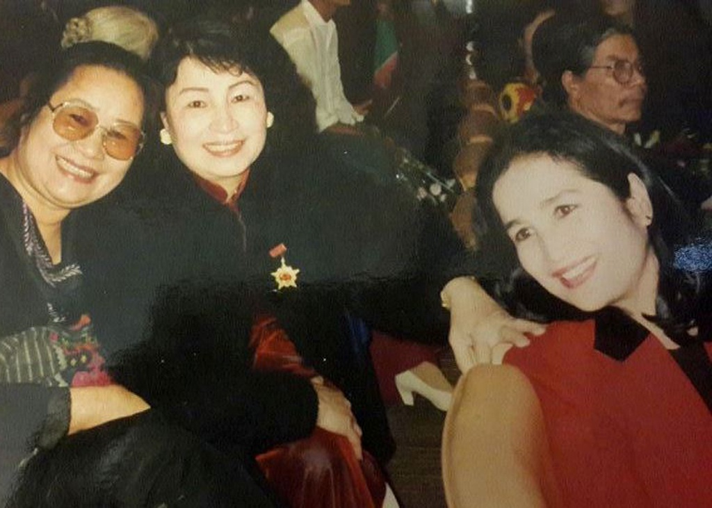Chuyện đời “người đọc truyện đêm khuya” - 3 NSƯT Kim Cúc (ngoài cùng bên phải)