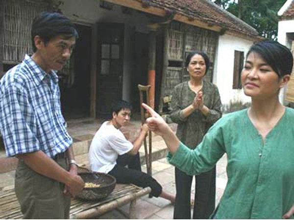 NSND Bùi Bài Bình hé lộ cát-sê bất ngờ khi đóng phim “Ma làng” - 1 Cảnh trong phim Ma làng
