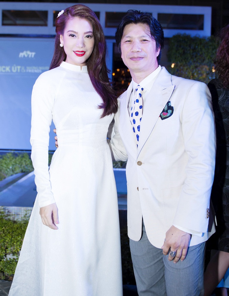 Diễn viên Trương Ngọc Ánh gặp nhà báo Nick Út - 4 Đêm quyên góp từ thiện có sự góp mặt của nhiều nghệ sĩ