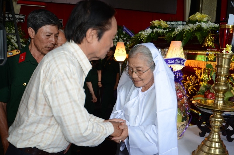 Gia đình, bạn bè tiếc thương nhạc sĩ Phan Nhân