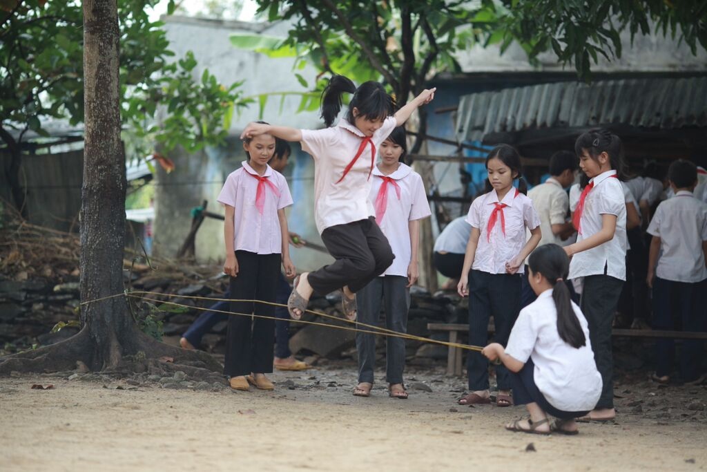Truyện “Tôi thấy hoa vàng trên cỏ xanh” đắt khách theo phim - 2 Hào Hoa