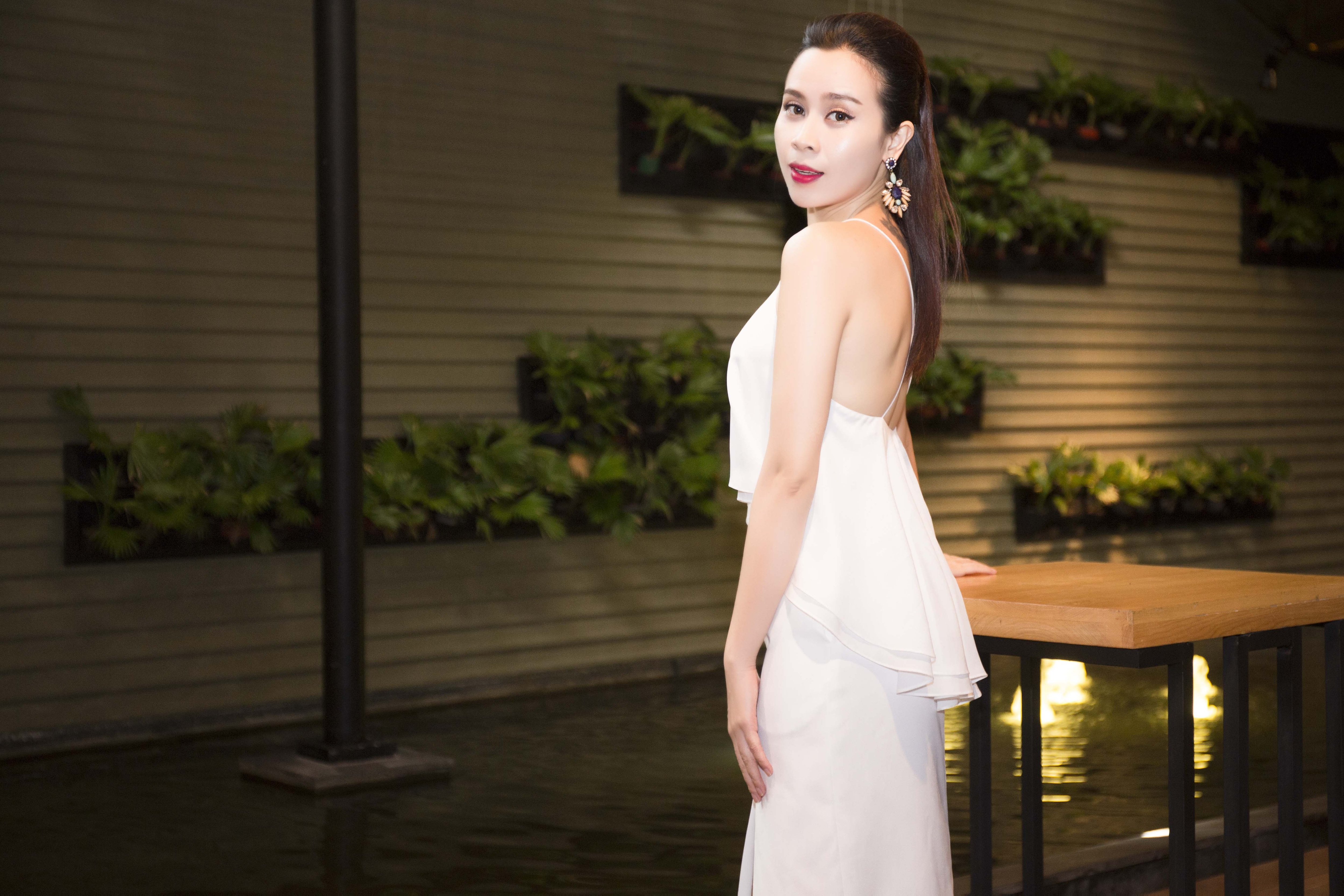 Lưu Hương Giang và Hồ Hoài Anh mặn nồng “tay trong tay” - 7 Lưu Hương Giang ngày càng trẻ đẹp