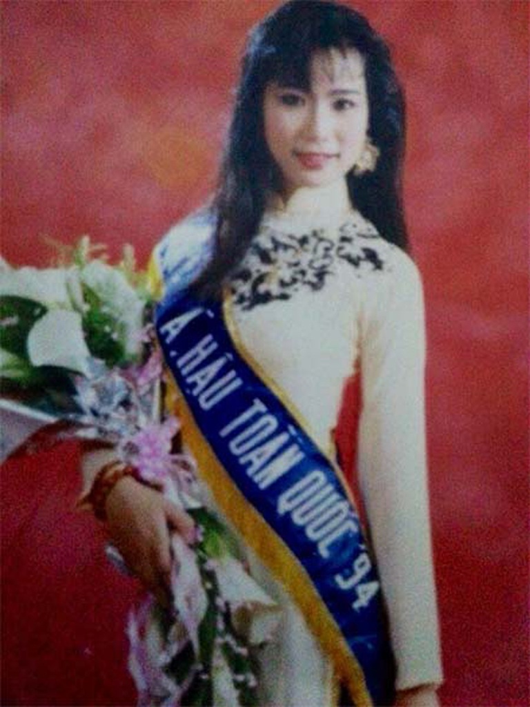 Trịnh Kim Chi trở thành Á hậu đầu tiên được phong tặng danh hiệu NSƯT - 2 Á hậu Trịnh Kim Chi trở thành NSƯT