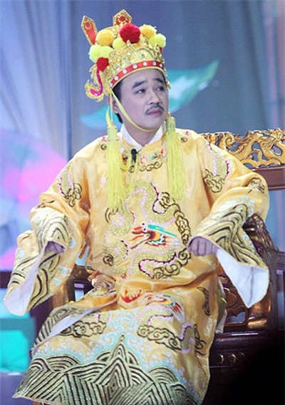 “Táo quân” và dàn diễn viên NSND-NSƯT hùng hậu - 7 Cũng trong năm 2012, Ngọc hoàng Quốc Khánh được phong tặng danh hiệu NSƯT