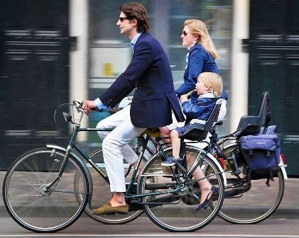 Các du khách đến Amsterdam du ngoạn và khám phá cũng đều thích thú với loại phương tiện này.