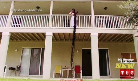 Asha nuôi tóc dài từ khi cô mới 24 tuổi. Cho đến nay Asha đã nuôi tóc được 23 năm.