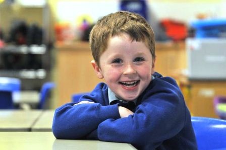 Cậu bé Lucas Tomlinson