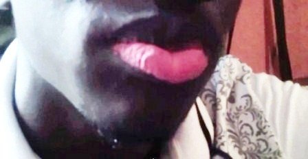 Đàn ông Nigeria xăm môi hồng hấp dẫn phụ nữ - 1 Đàn ông xăm môi hồng đang trở thành một trào lưu ở Nigeria