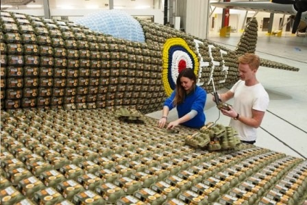 Máy bay làm từ…hộp đựng trứng