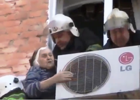 Cụ bà 97 tuổi may mắn thoát chết khi rơi từ tầng 4