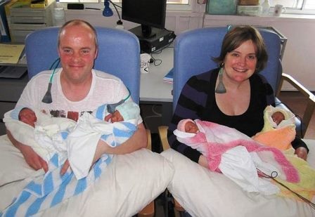 Vợ chồng chị Sharon Turner và con