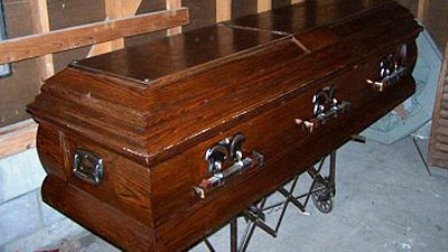 Chiếc quan tài cổ được rao bán với giá 12.000 USD (250 triệu VND)