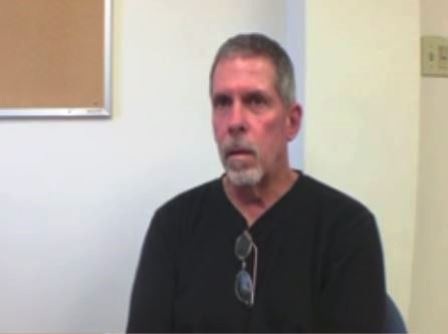 Theo thông tin đăng ký giấy tờ xe, ông