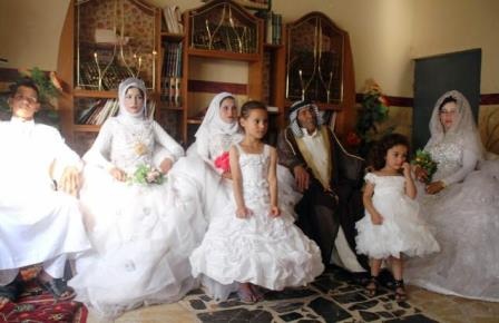 Đám cưới được tổ chức theo nghi lễ truyền thống