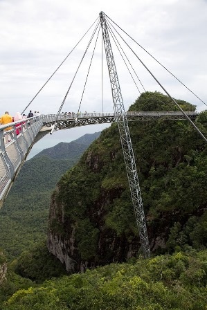 Ấn tượng với chiếc cầu treo giữa trời ở Malaysia - 9 Đình Kiên