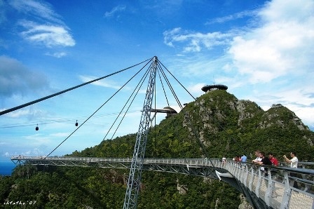 Ấn tượng với chiếc cầu treo giữa trời ở Malaysia - 1 Ấn tượng với chiếc cầu treo giữa trời ở Malaysia