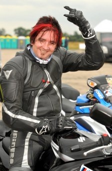 Bị mù vẫn chạy xe máy tốc độ gần 270 km/h - 2 Anh Stuart Gunn