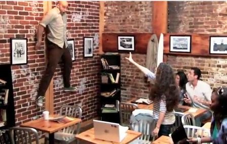 Bật cười với clip “sức mạnh siêu nhiên” đánh lừa khách hàng