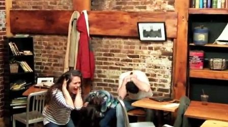 Bật cười với clip “sức mạnh siêu nhiên” đánh lừa khách hàng