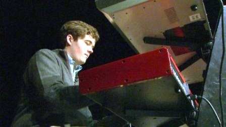 Lachlan Connors có thể chơi hơn 13 loại nhạc cụ khác nhau