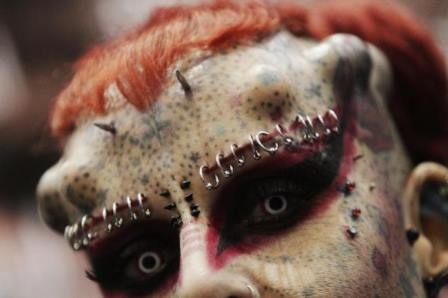 Người phụ nữ hóa thân thành... quỹ dữ